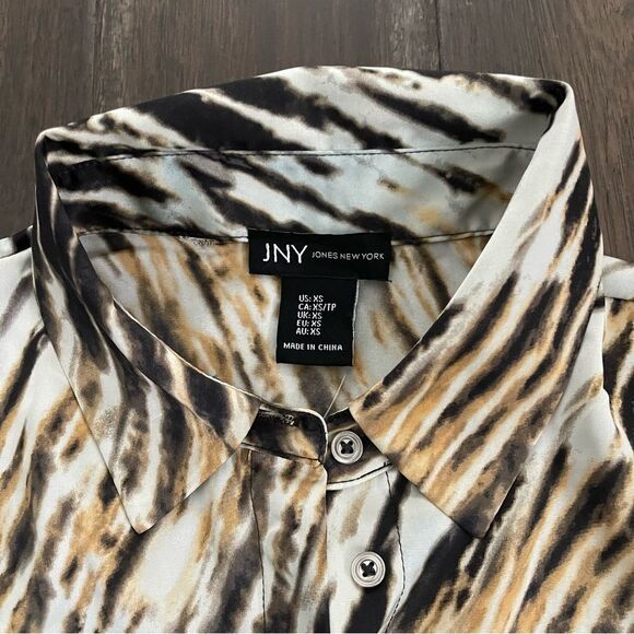Jones New York Satin Animal Print Button Down Collared Blouse XS NWOT - Picture 2 of 4
